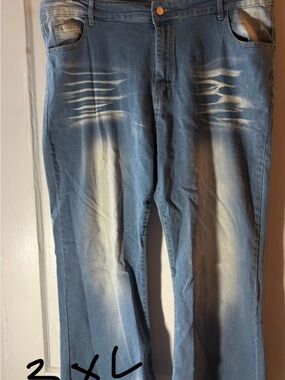 Men's Washed Light Blue Straight Jeans with Subtle Whisker Detail